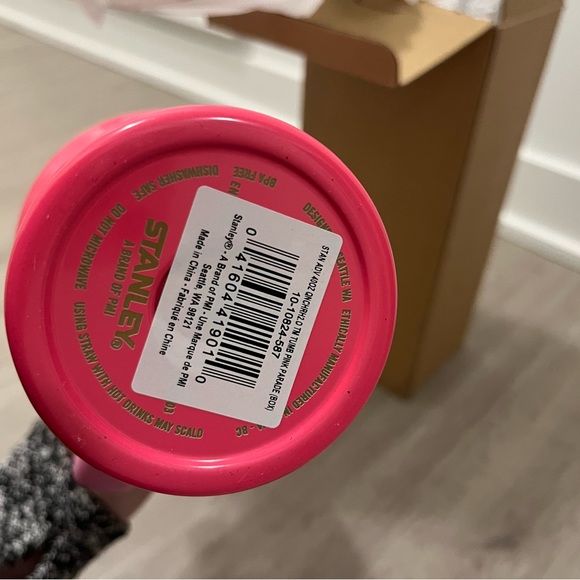 BNIB Limited Release Stanley 40oz Quencher in PINK PARADE ๐ - Picture 4 of 7